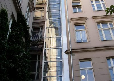 Aufzug mit Glasfassade