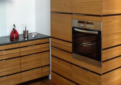 Echtholz-Küchenmöbel mit Schieferarbeitsplatte