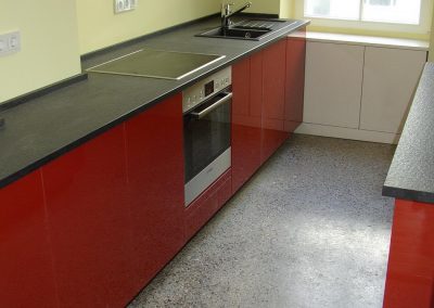 Sanierung des originalen Terrazzo-Bodens in der Küche