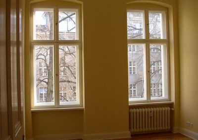 detailgetreuer Nachbau eines historischen Kastendoppelfensters (links)